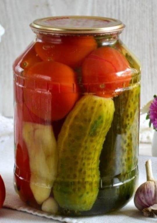 Маринованные помидоры с огурцами ассорти домашние 2 л — 3 900 〒 Маринованные помидоры с огурцами ассорти домашние 2 л — 3 900 〒 | Купить с доставкой